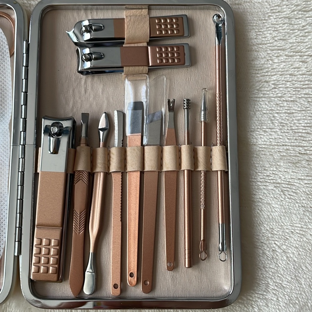 Rose Gold Manicure‎ Set - Picture 2 of 7